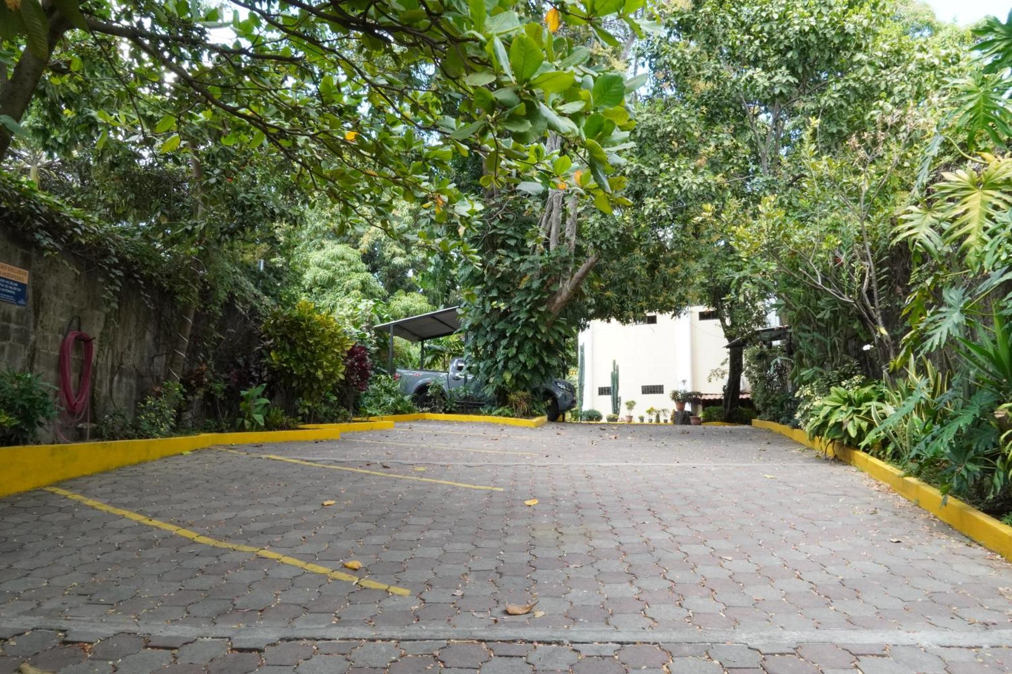 Villa Las Flores Сан-Сальвадор Экстерьер фото