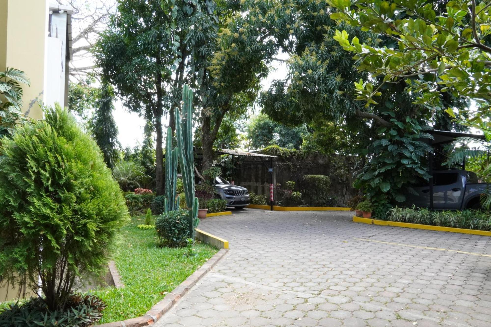 Villa Las Flores Сан-Сальвадор Экстерьер фото